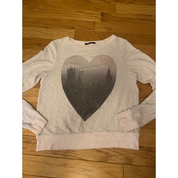 Wildfox Sweaters - Wildfox womens faded pink with city graphic in heart pullover sweater size small